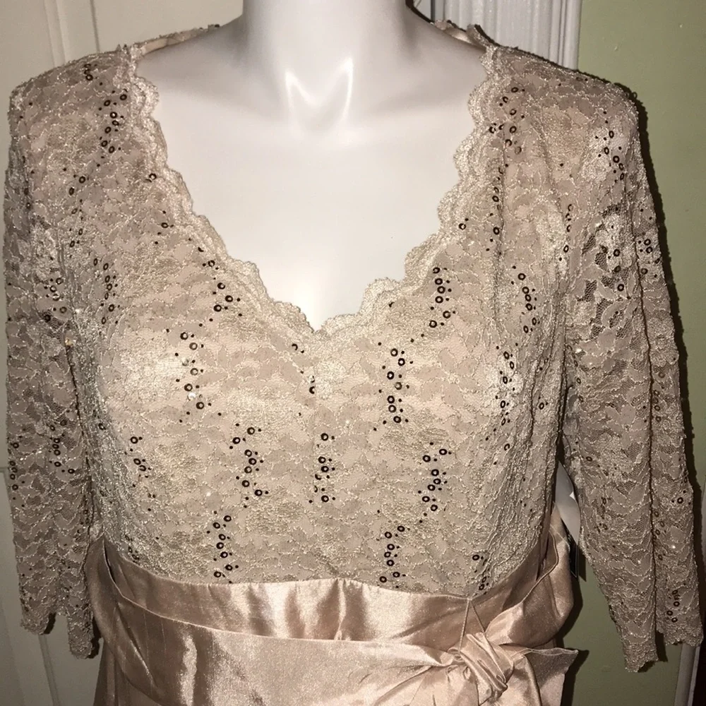 Dress - Picture 3 of 8